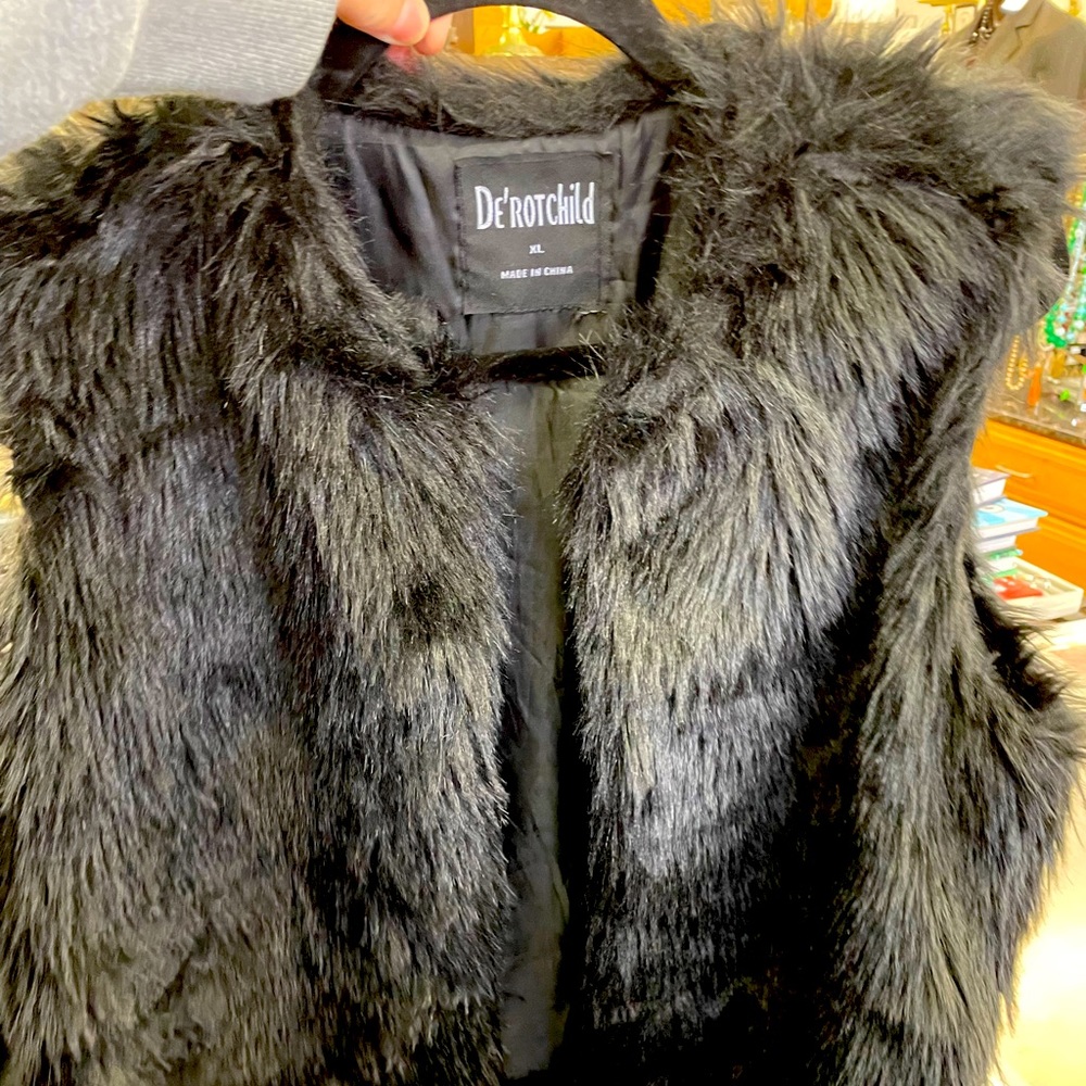 Faux fur black vest womens XL
